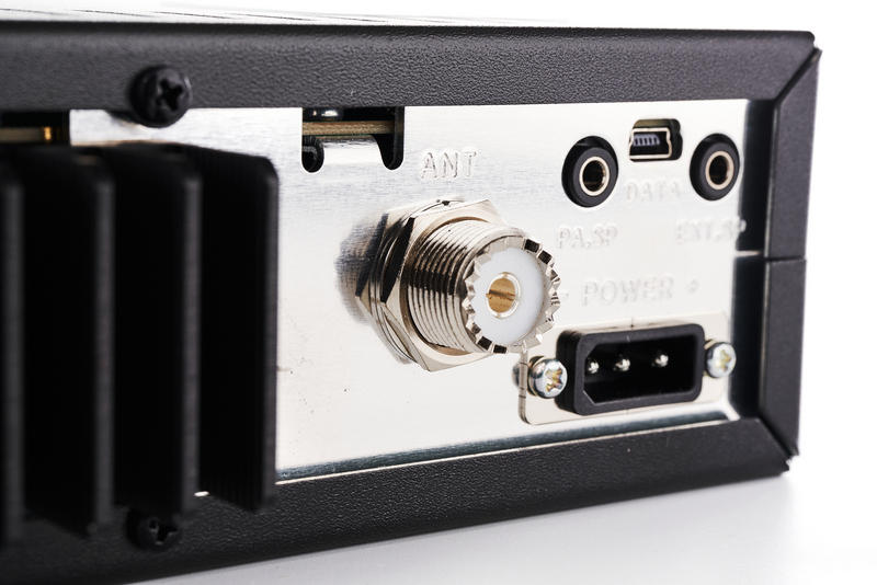 mini USB csatlakozó a hátlapon